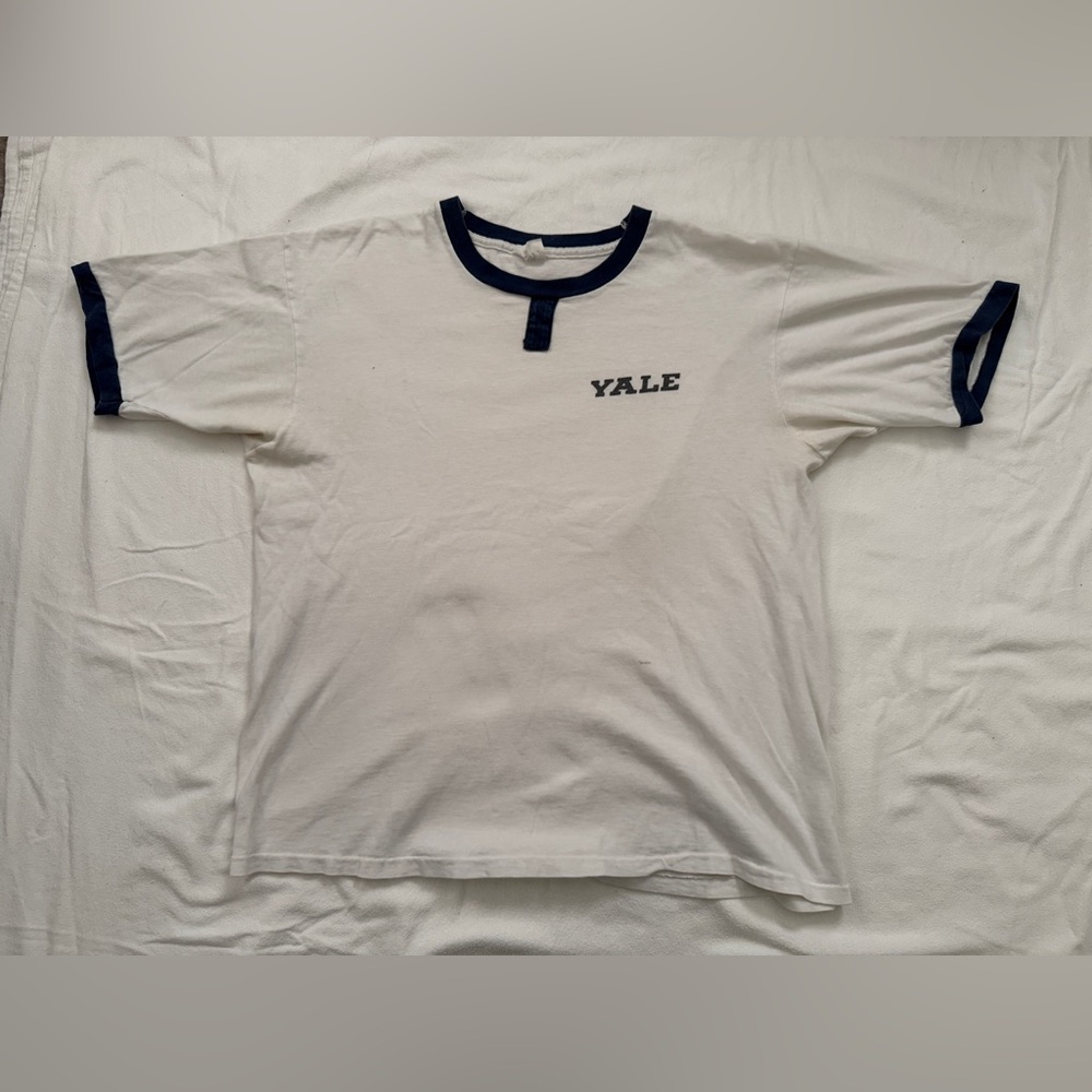 Vintage Yale White and Navy Men's Short Sleeve Tee